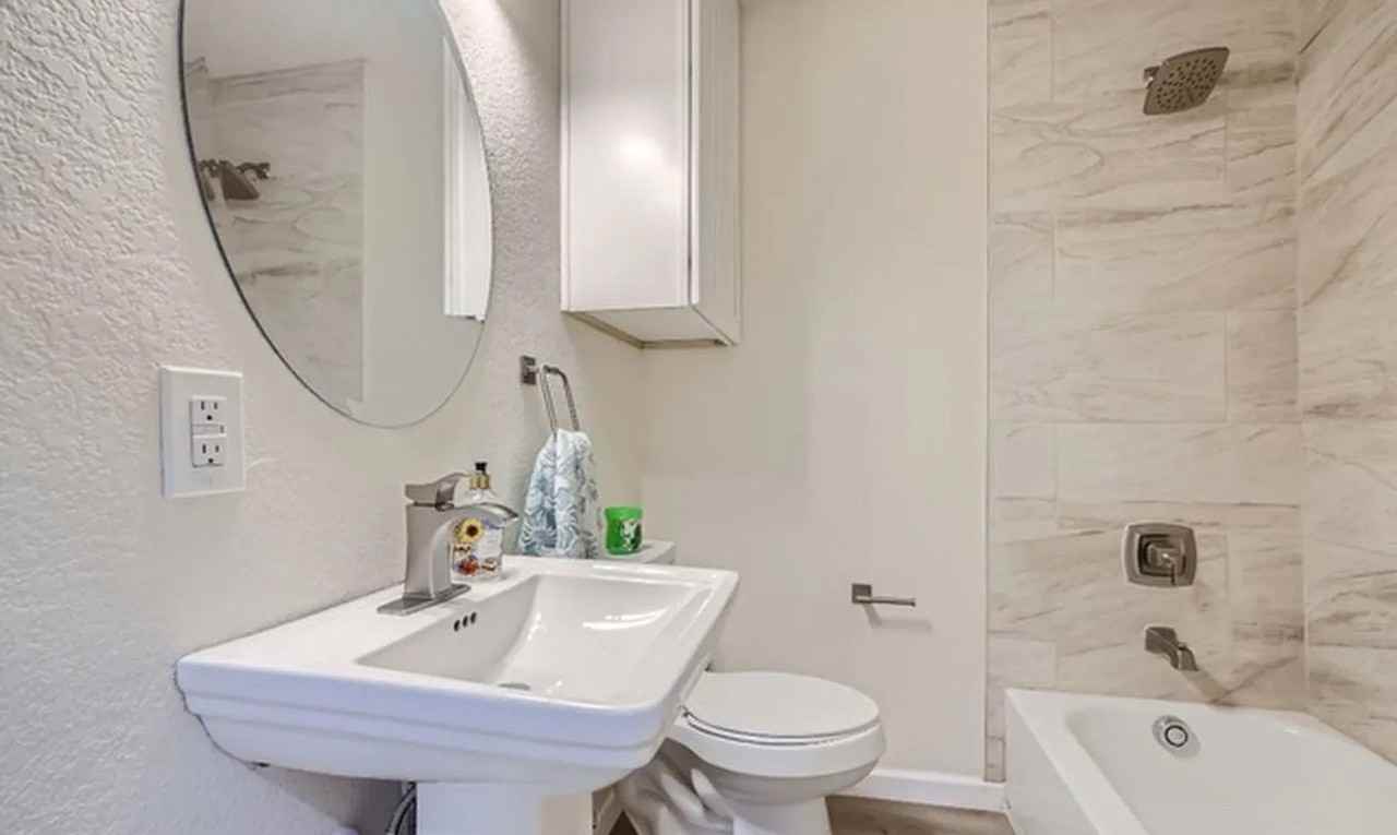 223 Anderson Ave - Photo 2 of 15