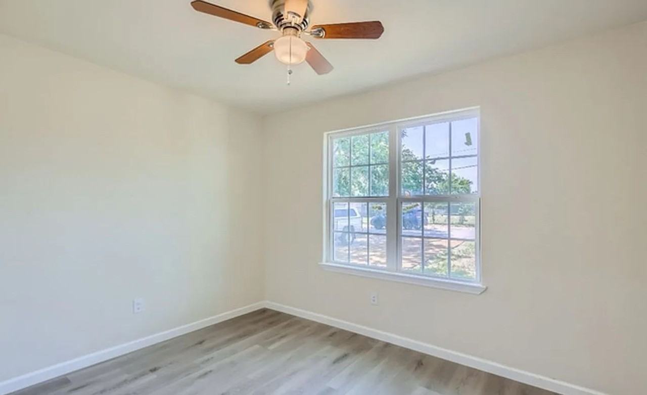 223 Anderson Ave - Photo 4 of 15