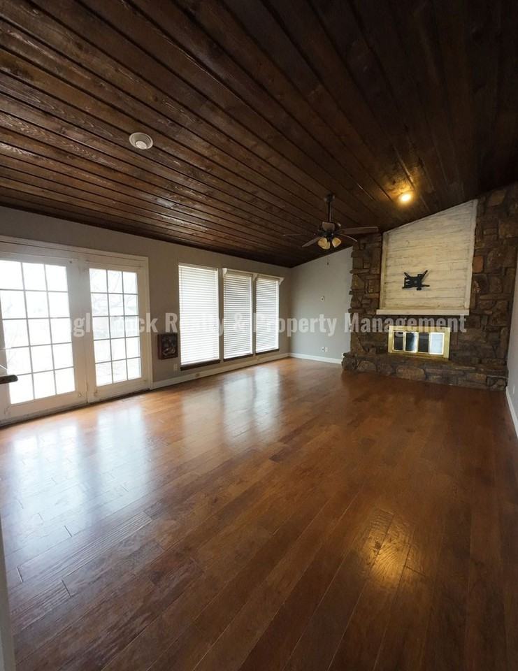 12439 E 14th Pl - Photo 3 of 33