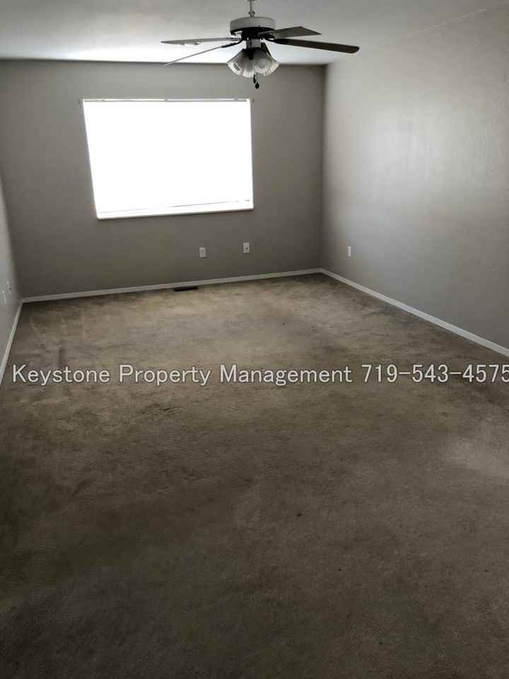 486 W Bellflower Dr - Photo 3 of 18