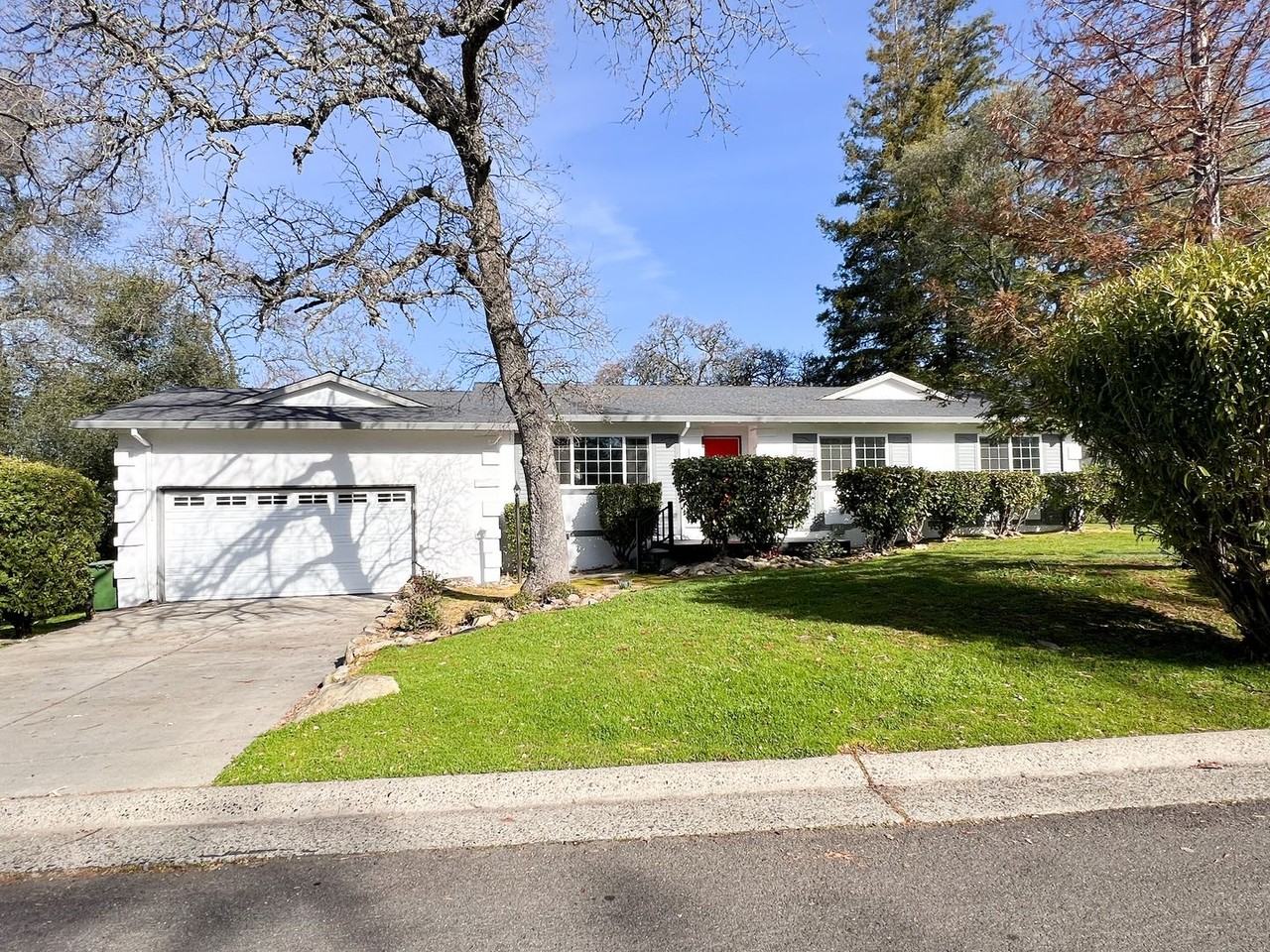1021 Hanover Ct - Photo 2 of 33