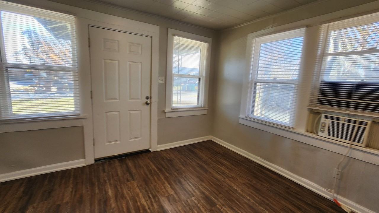 3607 Nw 13th St - Photo 2 of 18