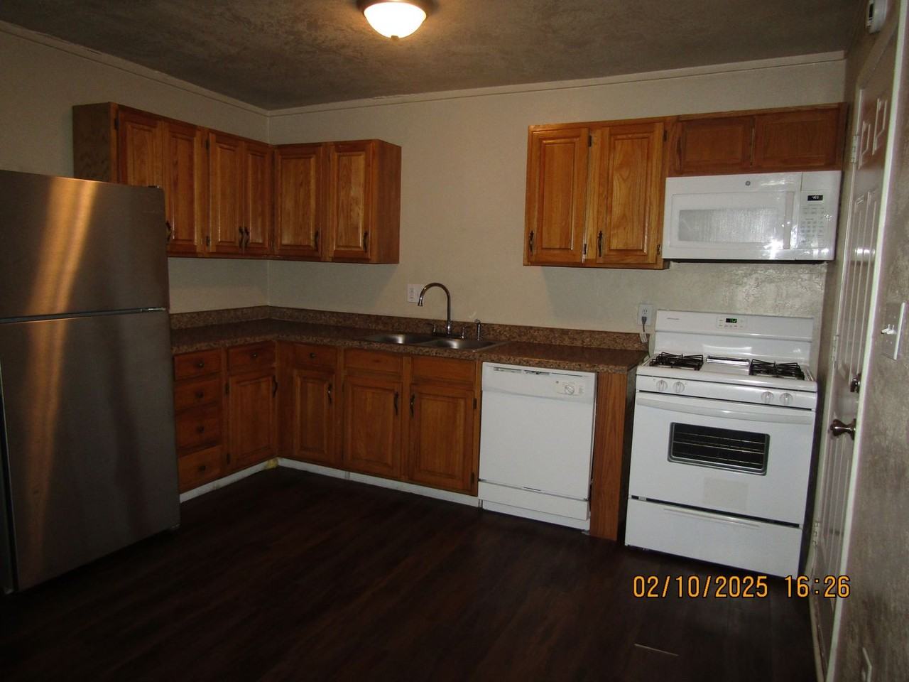 2206 Nw 26th St - Photo 6 of 24