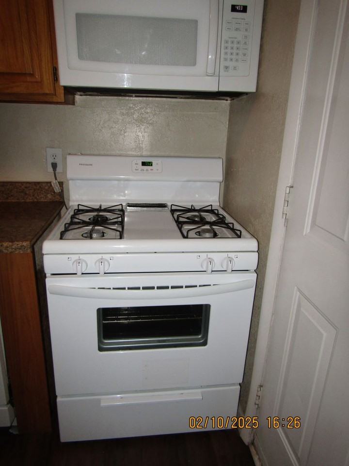 2206 Nw 26th St - Photo 7 of 24