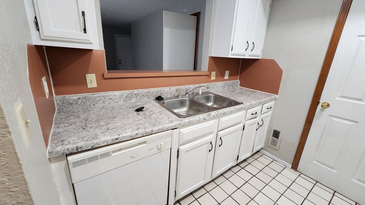 308 Nw 119th St - Photo 3 of 15