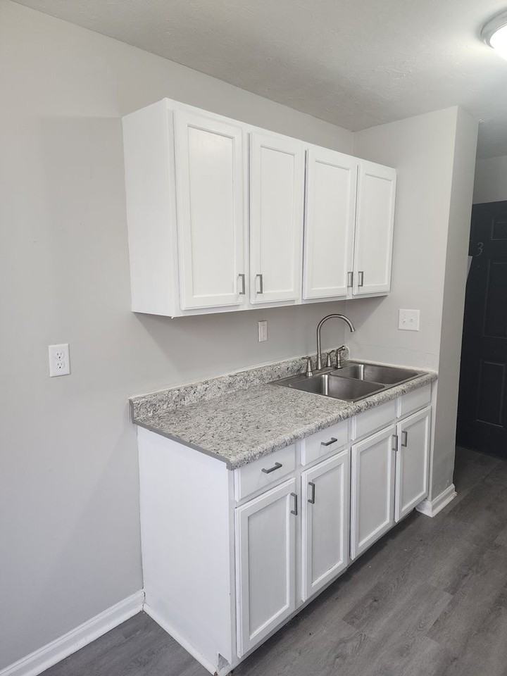 614 S Washington St - Photo 3 of 10