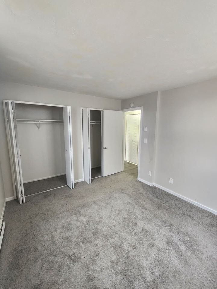 614 S Washington St - Photo 5 of 10