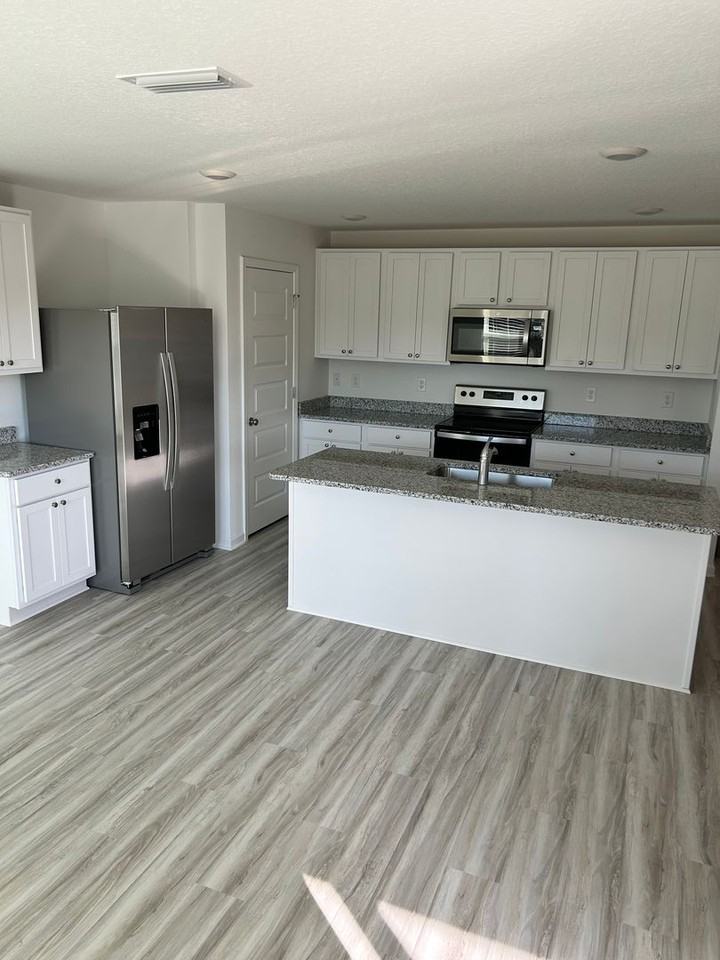 22242 Aleutian Ave - Photo 7 of 24