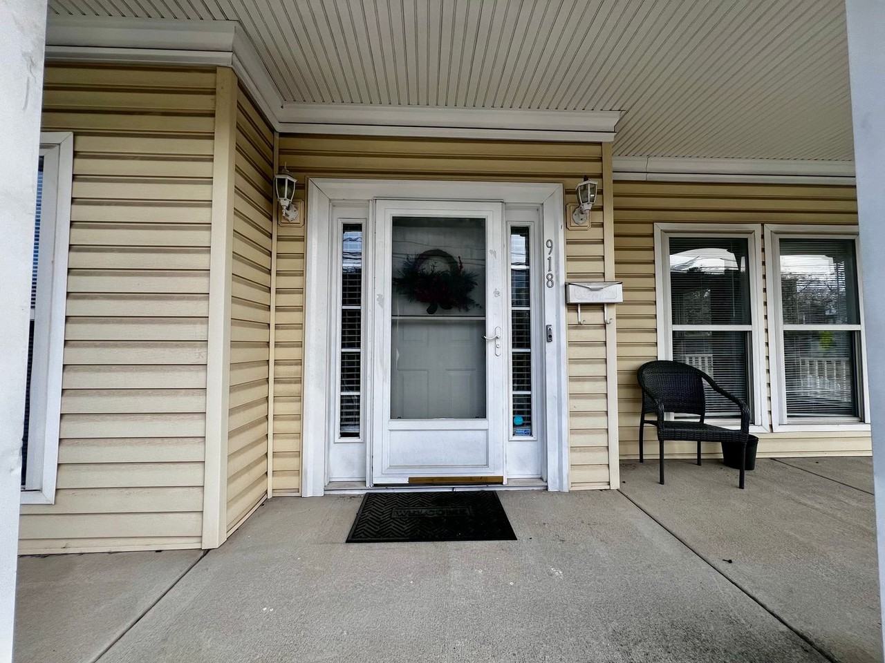 918 S Main St - Photo 3 of 37