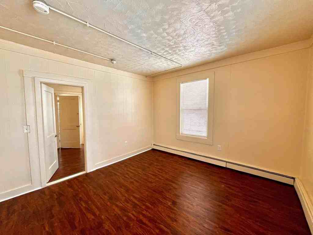 69 Lincoln St - Photo 7 of 11