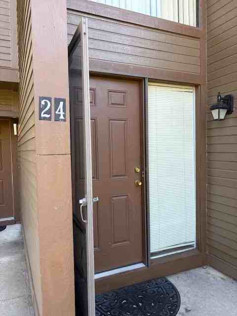 24 Southbury Ct - Photo 3 of 19