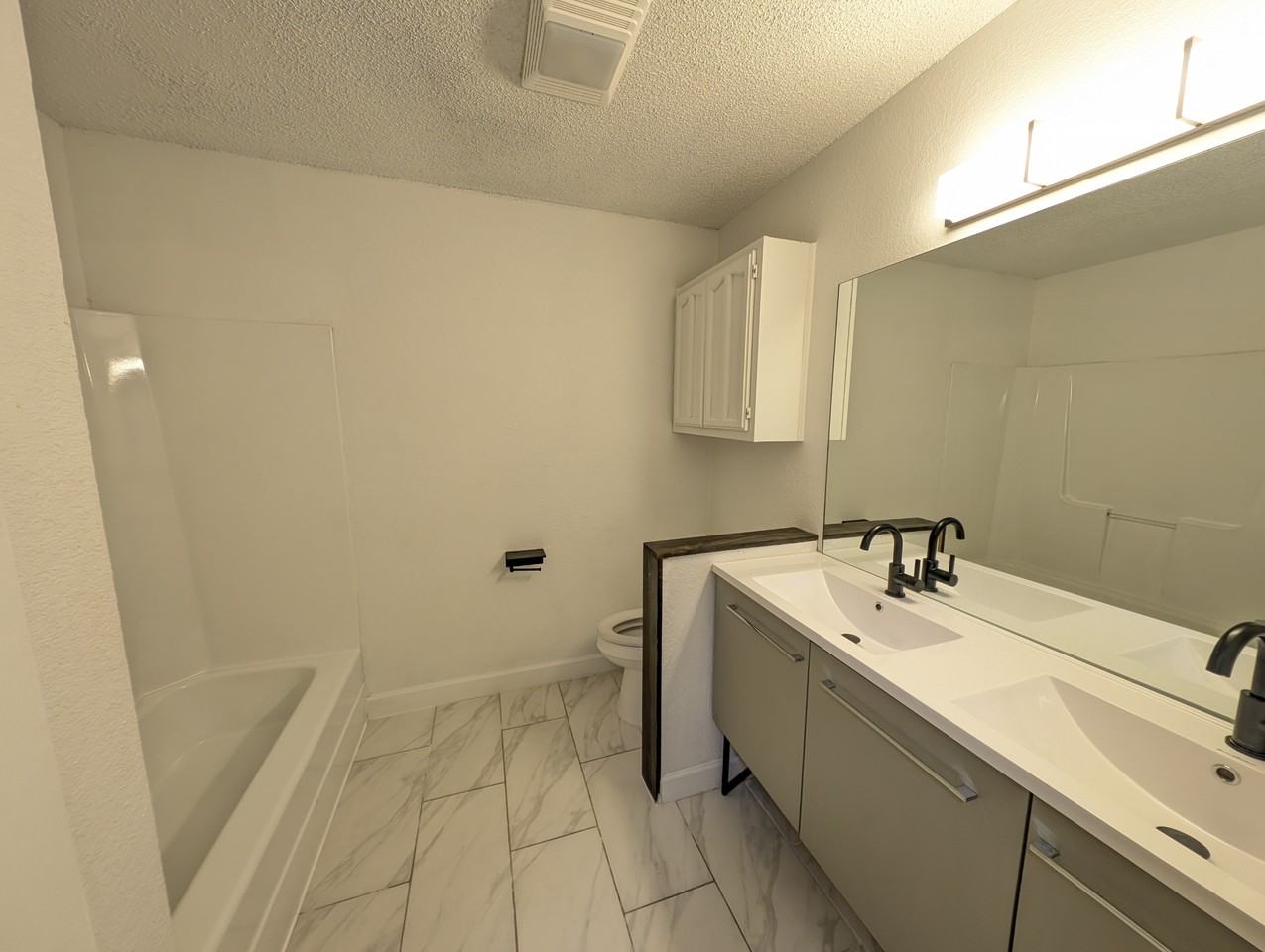 2708 S Oak Pl - Photo 2 of 16