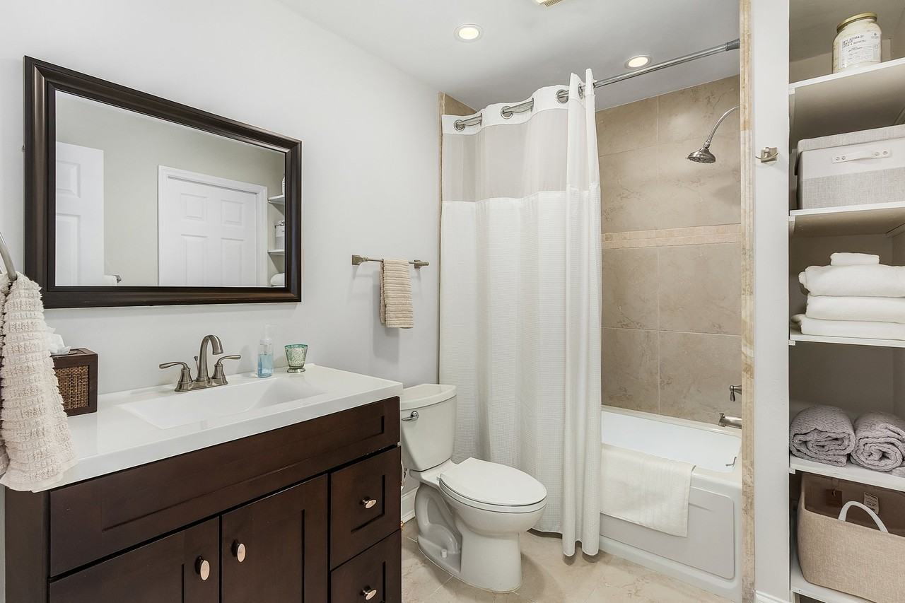 2631 Shoreview Dr - Photo 3 of 36