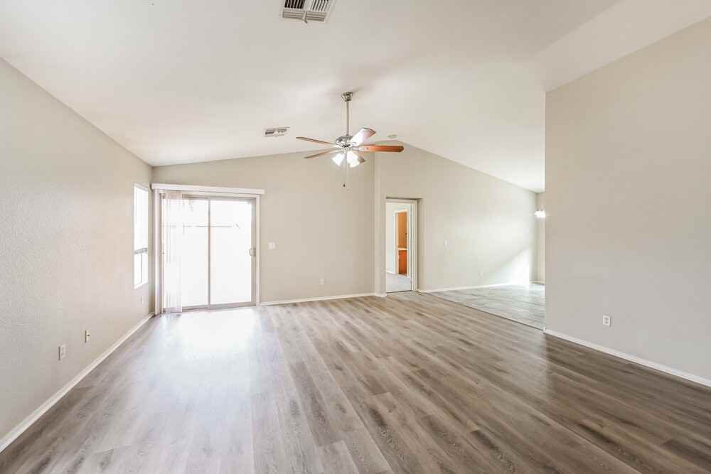 11338 W Crestbrook Dr - Photo 3 of 16