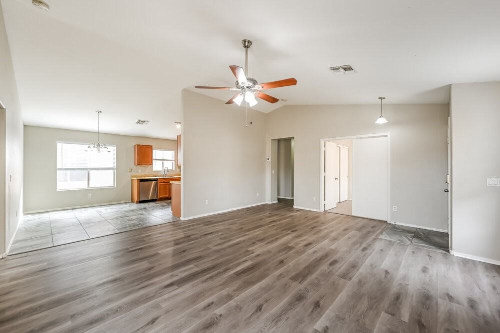 11338 W Crestbrook Dr - Photo 4 of 16