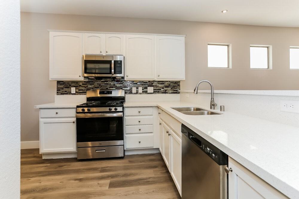 605 Coastal Dreams Ave - Photo 6 of 17