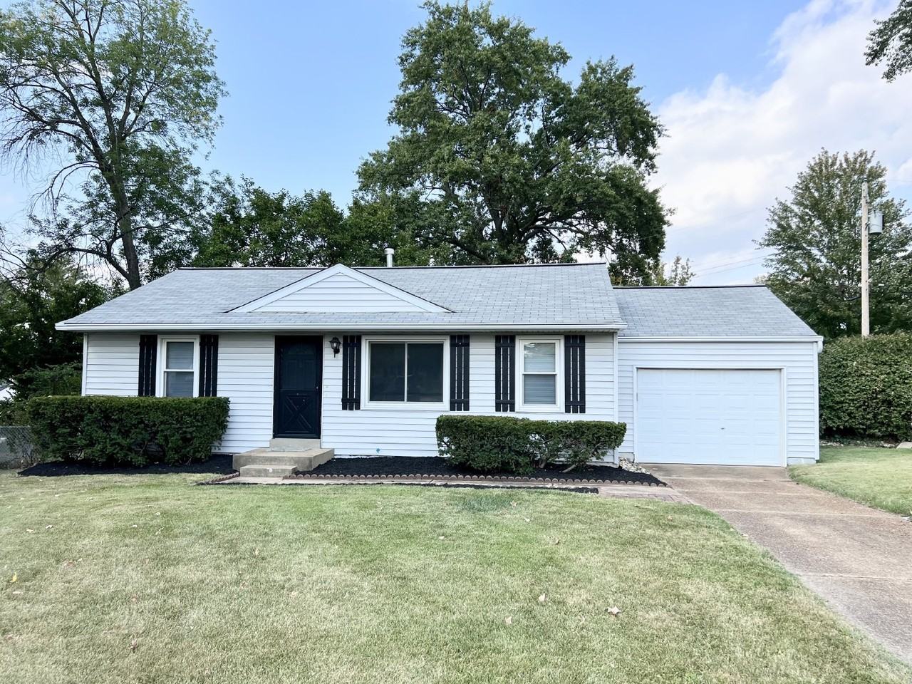 10803 Three Court Dr - Photo 3 of 27