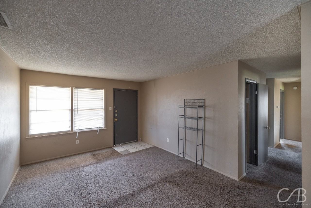 3218 Post Oak Rd - Photo 2 of 31