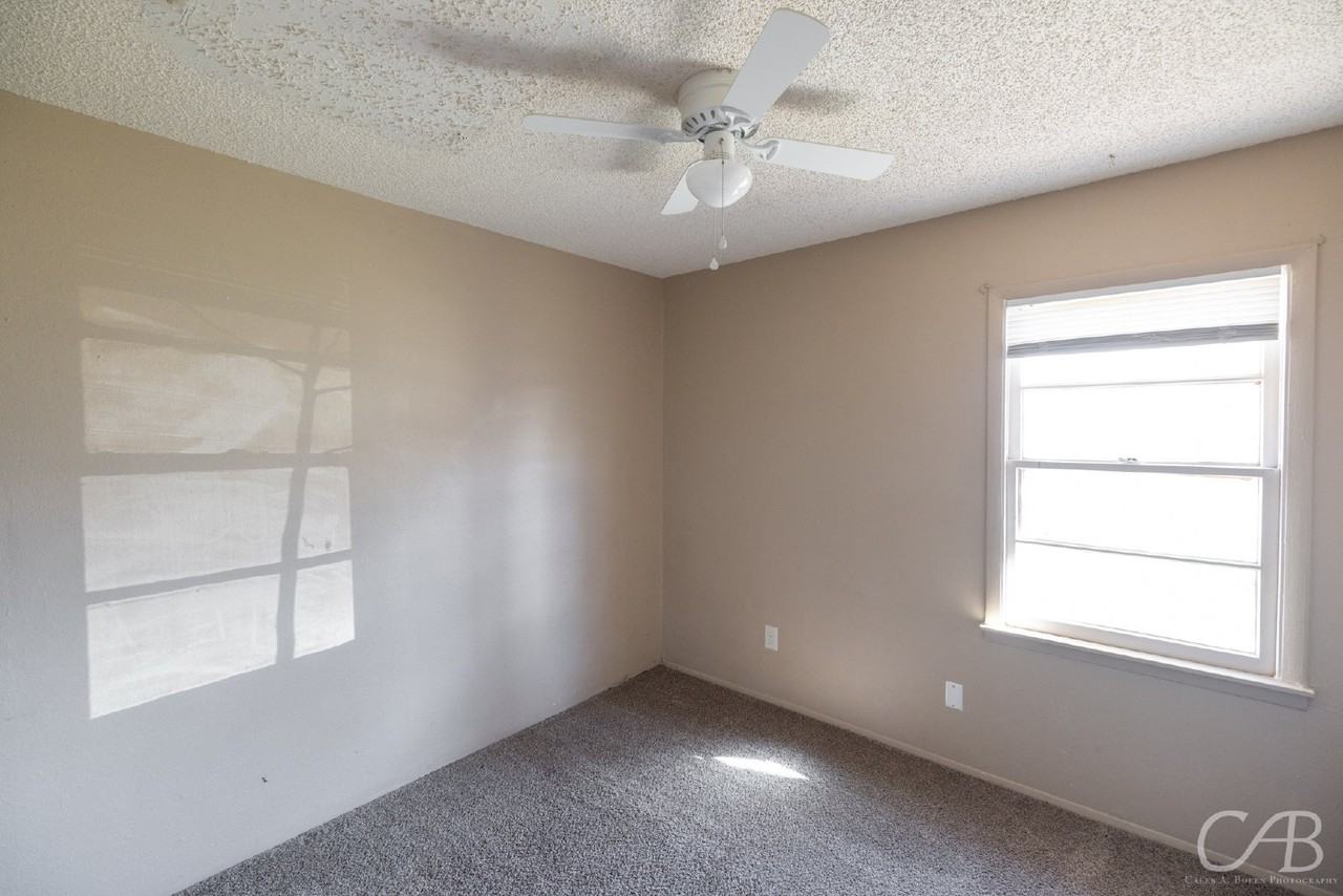 3218 Post Oak Rd - Photo 3 of 31