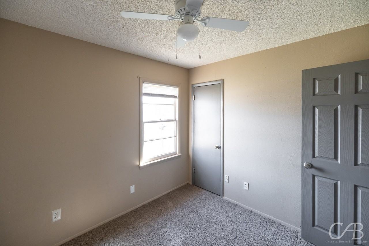 3218 Post Oak Rd - Photo 4 of 31