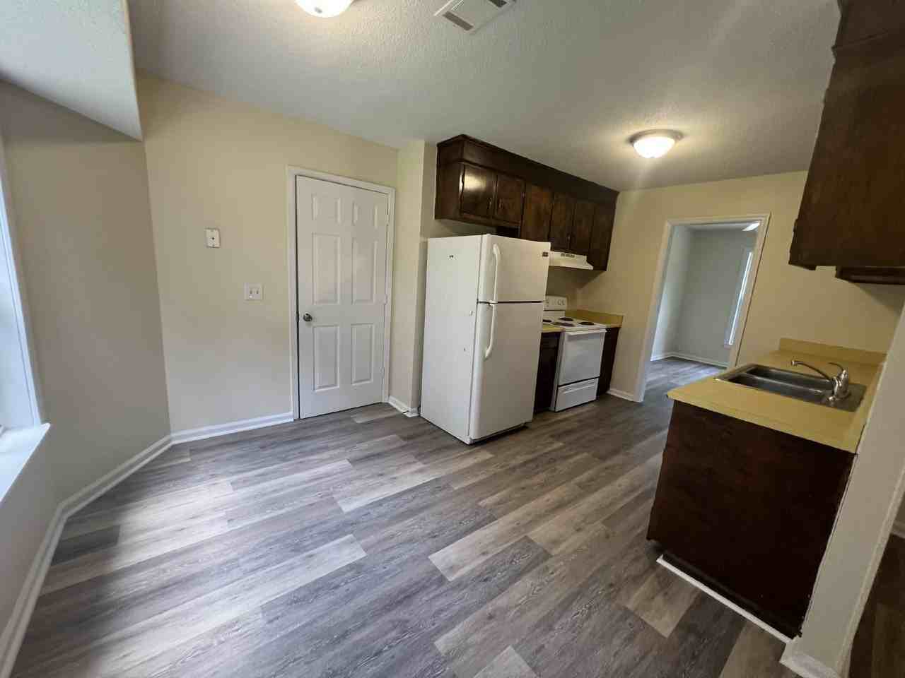 607 Caroline St - Photo 3 of 13