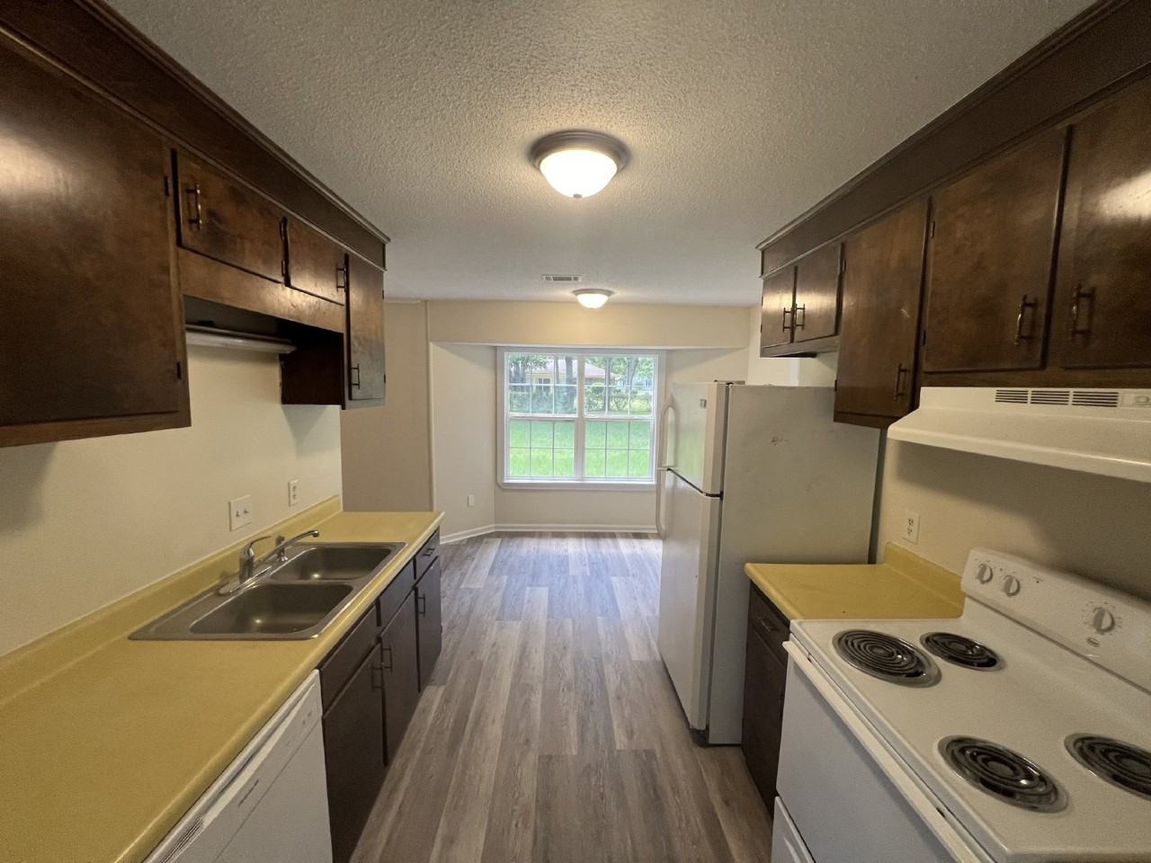 607 Caroline St - Photo 4 of 13