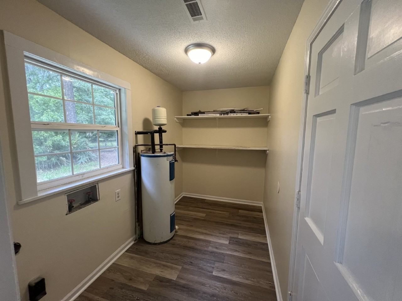 607 Caroline St - Photo 5 of 13