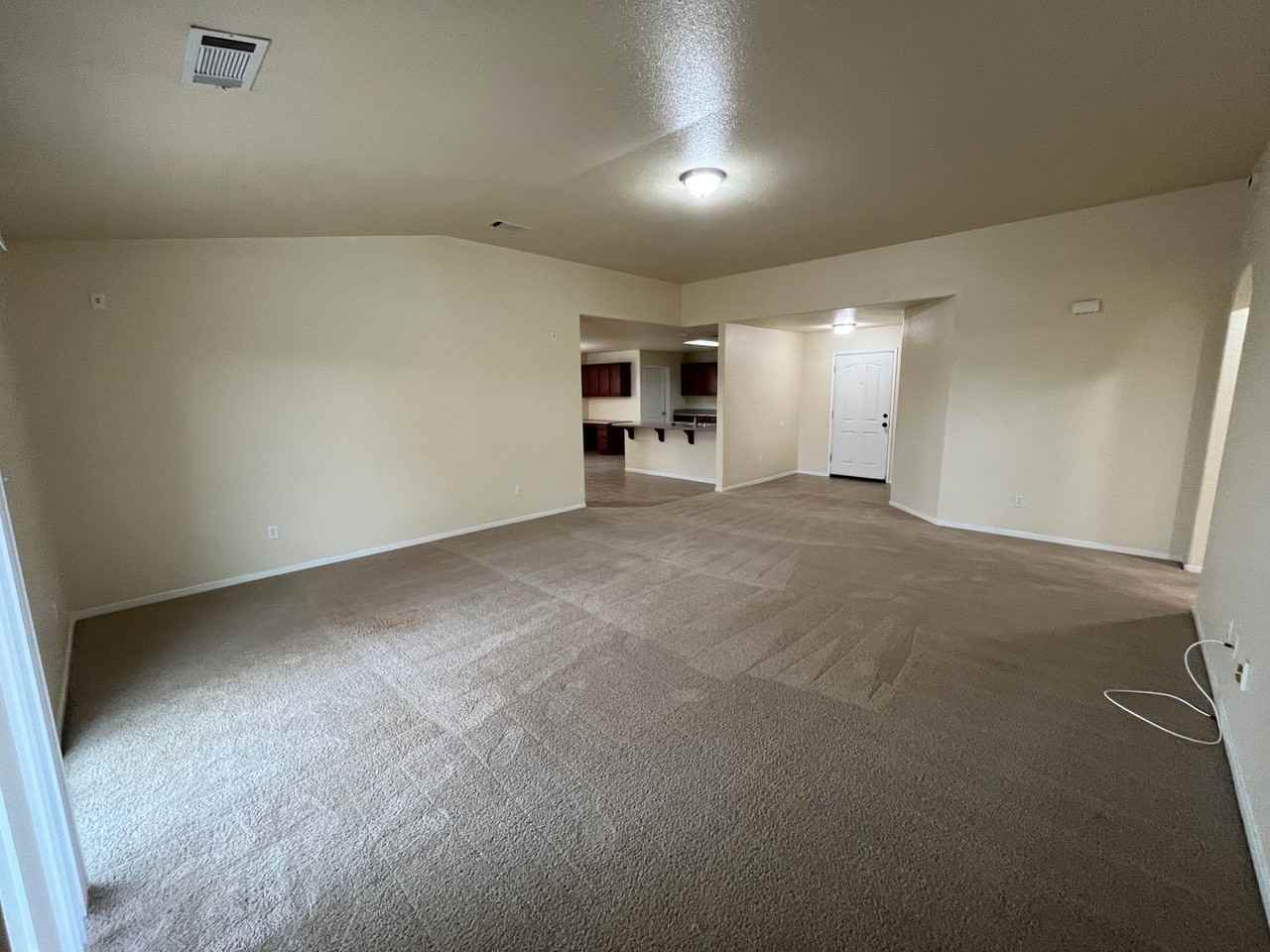 1046 Red Oak St - Photo 3 of 22