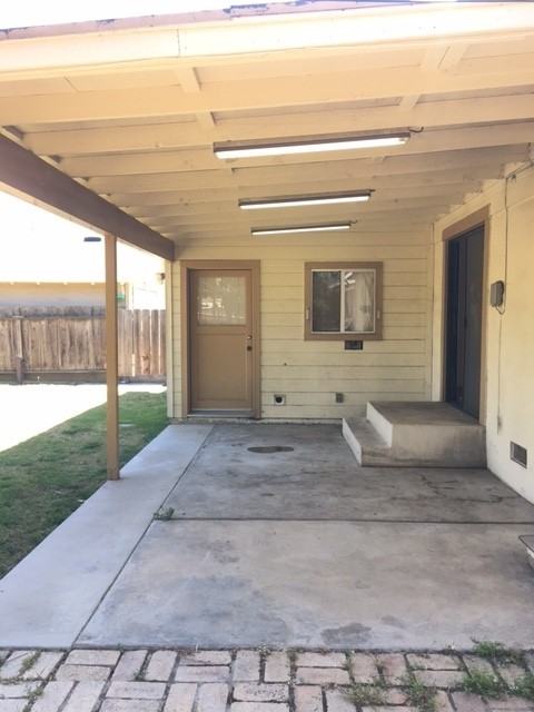 1308 N Park St - Photo 3 of 32