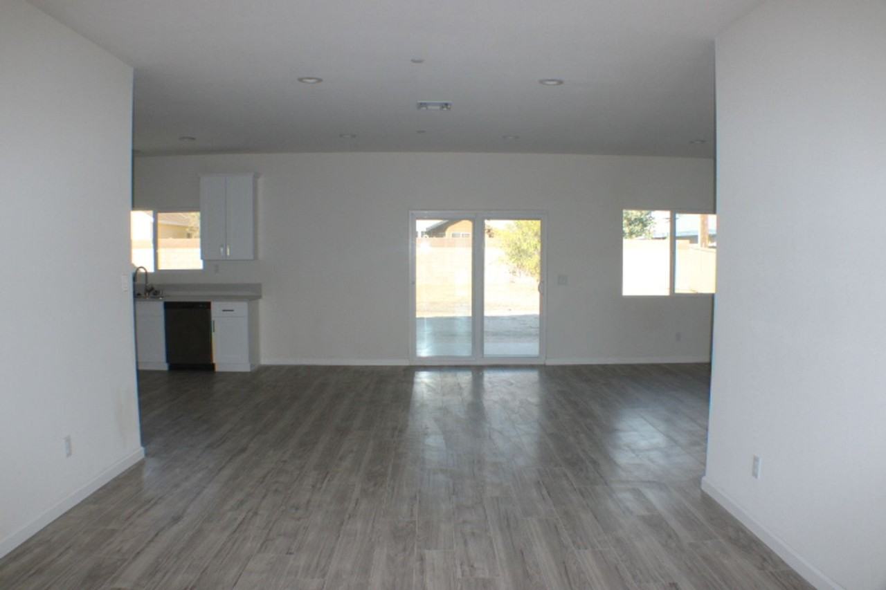 7820 Bay Ave - Photo 2 of 15