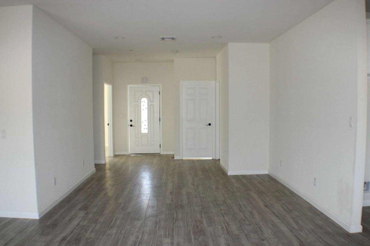 7820 Bay Ave - Photo 3 of 15