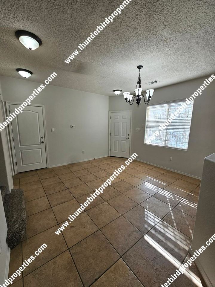 2202 Margarita Dr Se - Photo 4 of 20