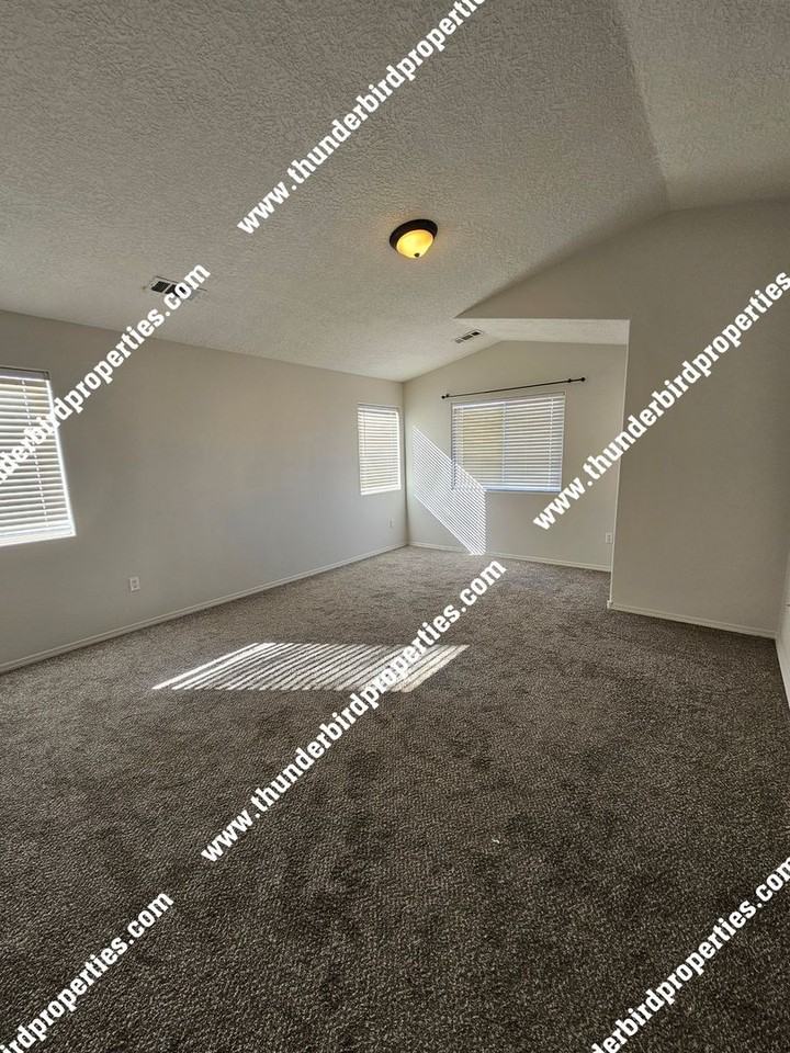 2202 Margarita Dr Se - Photo 7 of 20