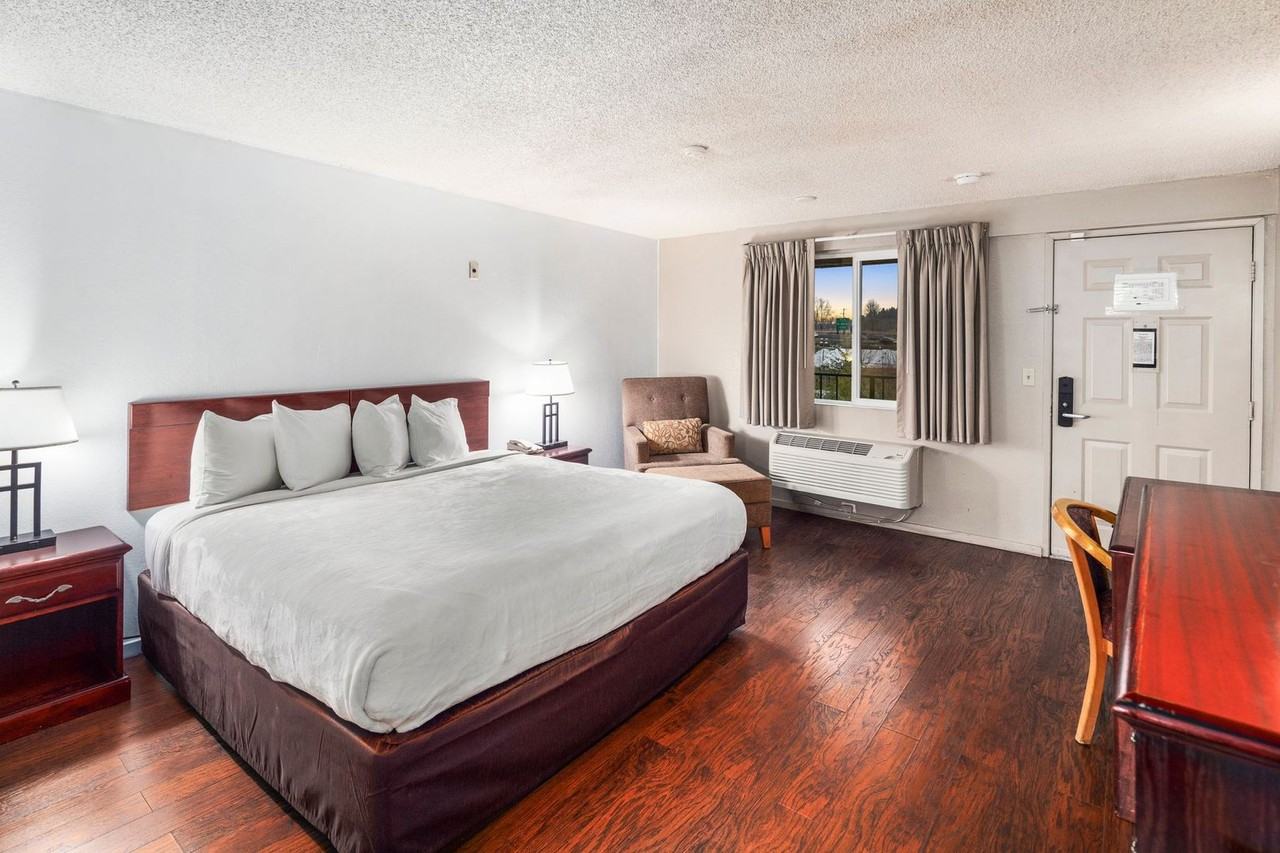 Inn At Lake Washington - Photo 3 of 36