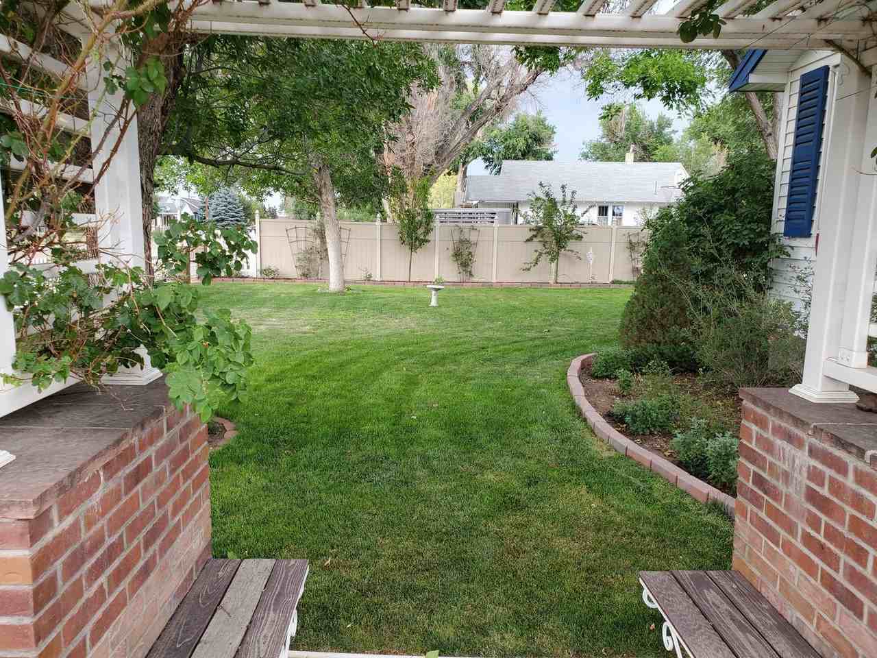 319 Cottonwood Ave Lowr - Photo 3 of 27