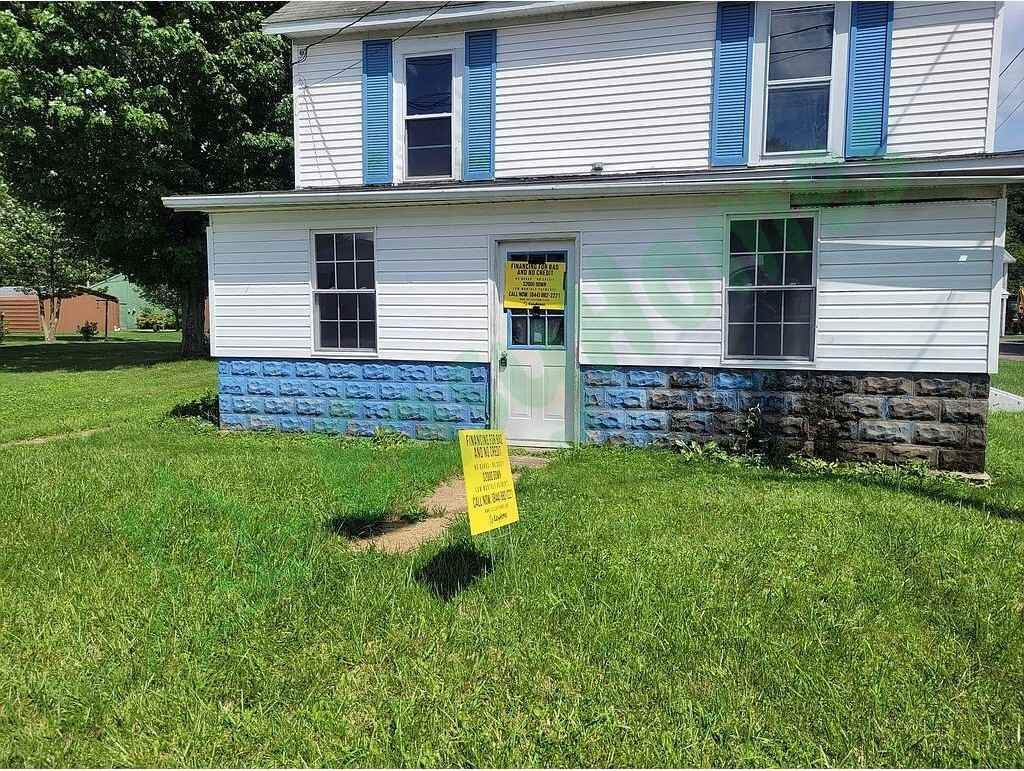303 Walker Street - Photo 2 of 20