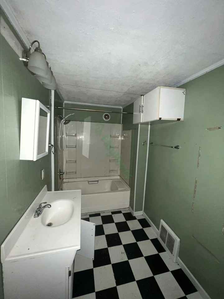 303 Walker Street - Photo 4 of 20