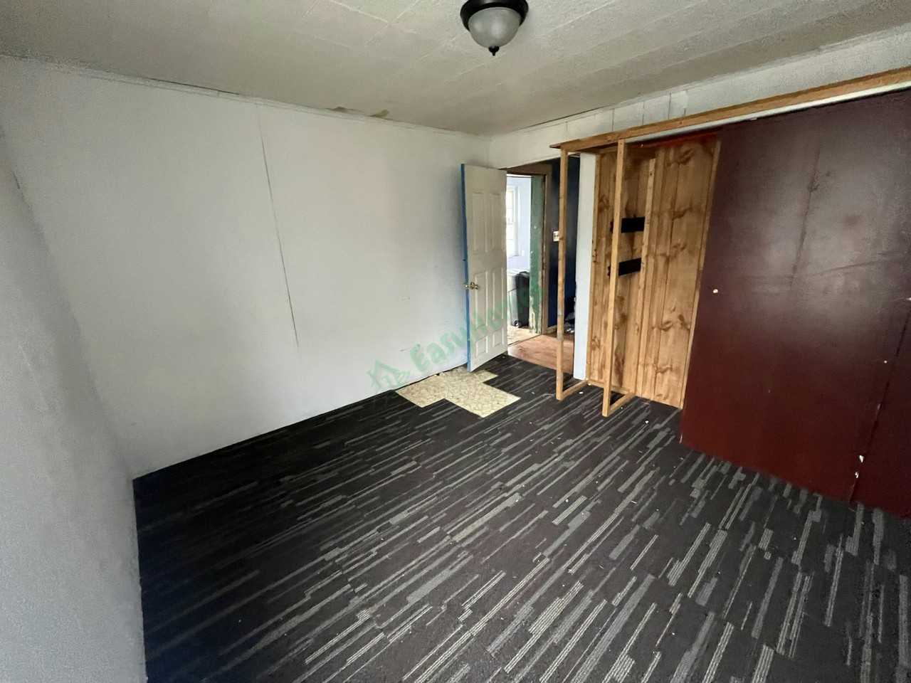 303 Walker Street - Photo 7 of 20