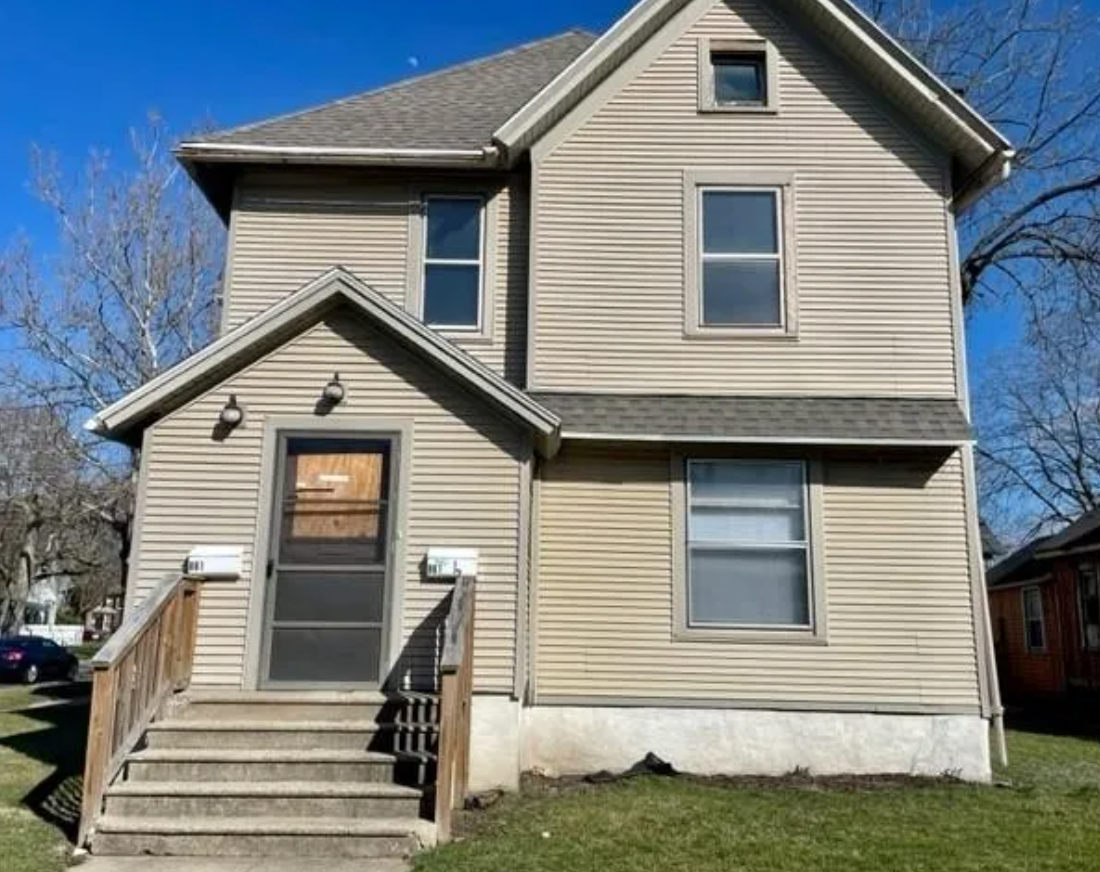 Bluff St #861 - Photo 2 of 3