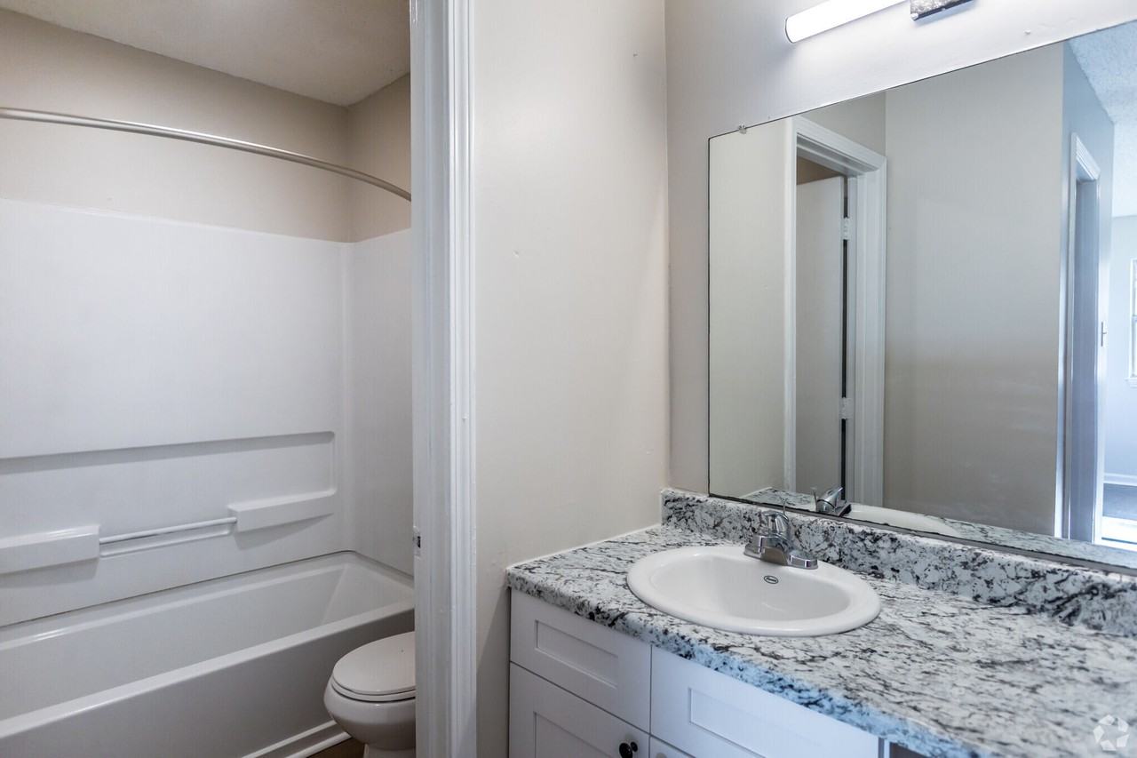 White Oak Estates Apartments - Photo 2 of 12