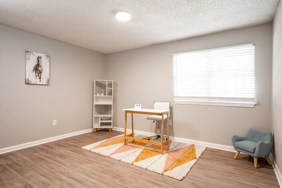 White Oak Estates Apartments - Photo 3 of 12