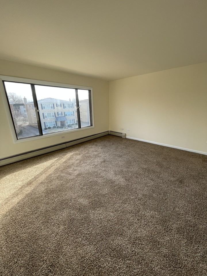 10908 S. Keating - Photo 2 of 11