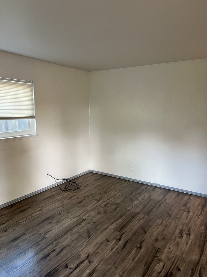 1467 6th Avenue - Photo 2 of 6