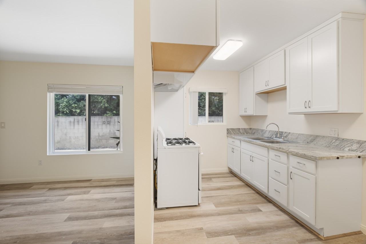 4124 Grand View Boulevard - Photo 3 of 17