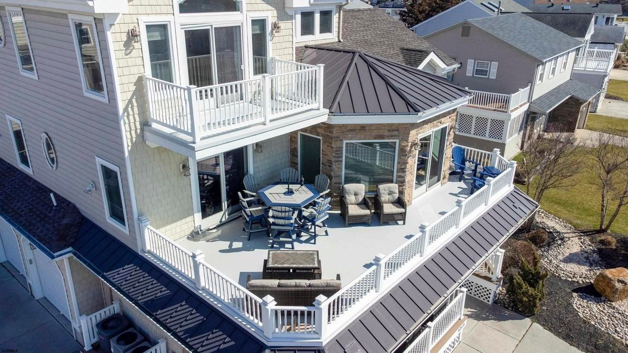 5219 Seaspray Road - Photo 4 of 36