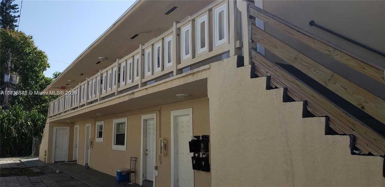 624 Sw 16th Ave #C - Photo 3 of 26