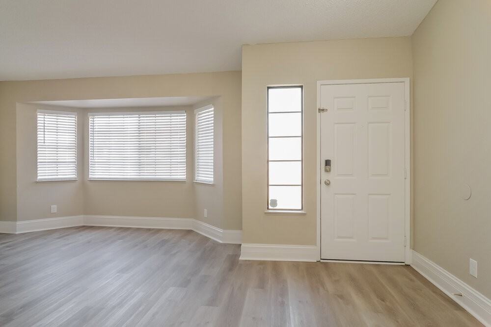 8 Megan Dr - Photo 4 of 16