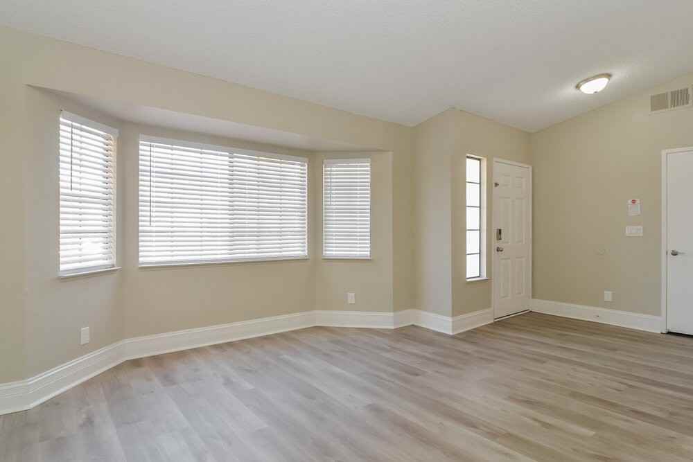 8 Megan Dr - Photo 5 of 16