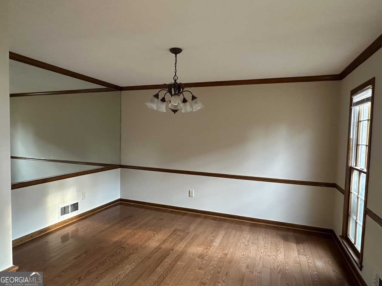 2490 Fairview Ln - Photo 3 of 21