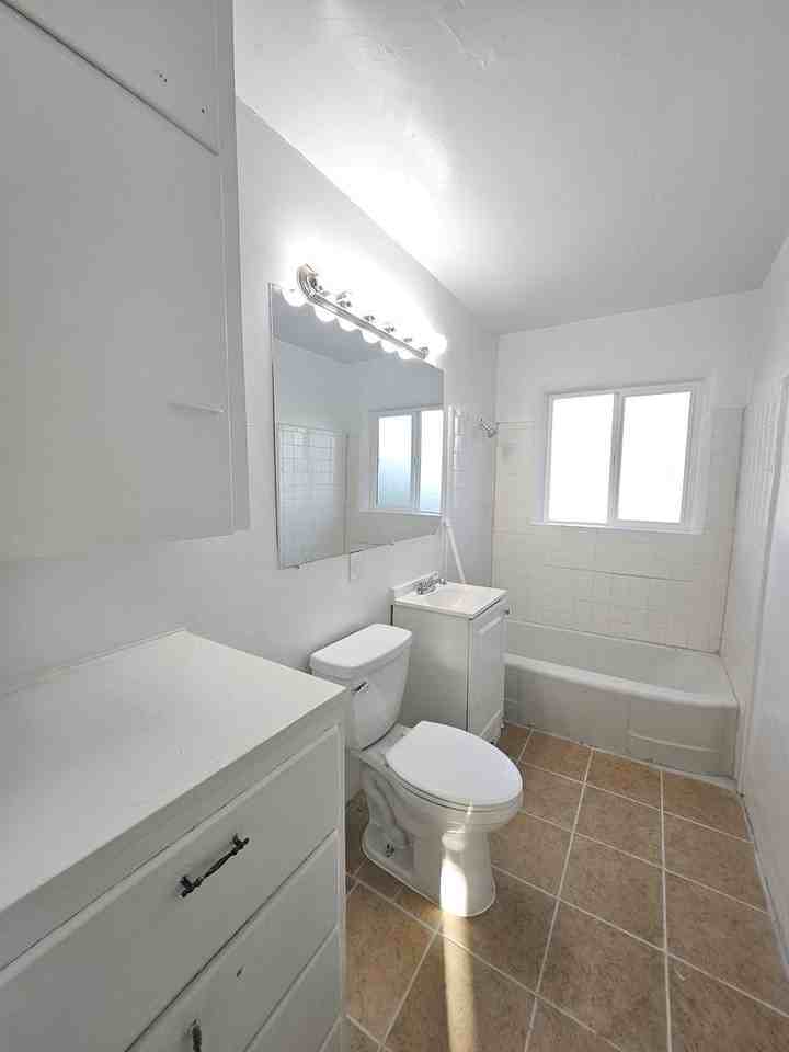 1216 Columbia Dr Ne - Photo 6 of 17